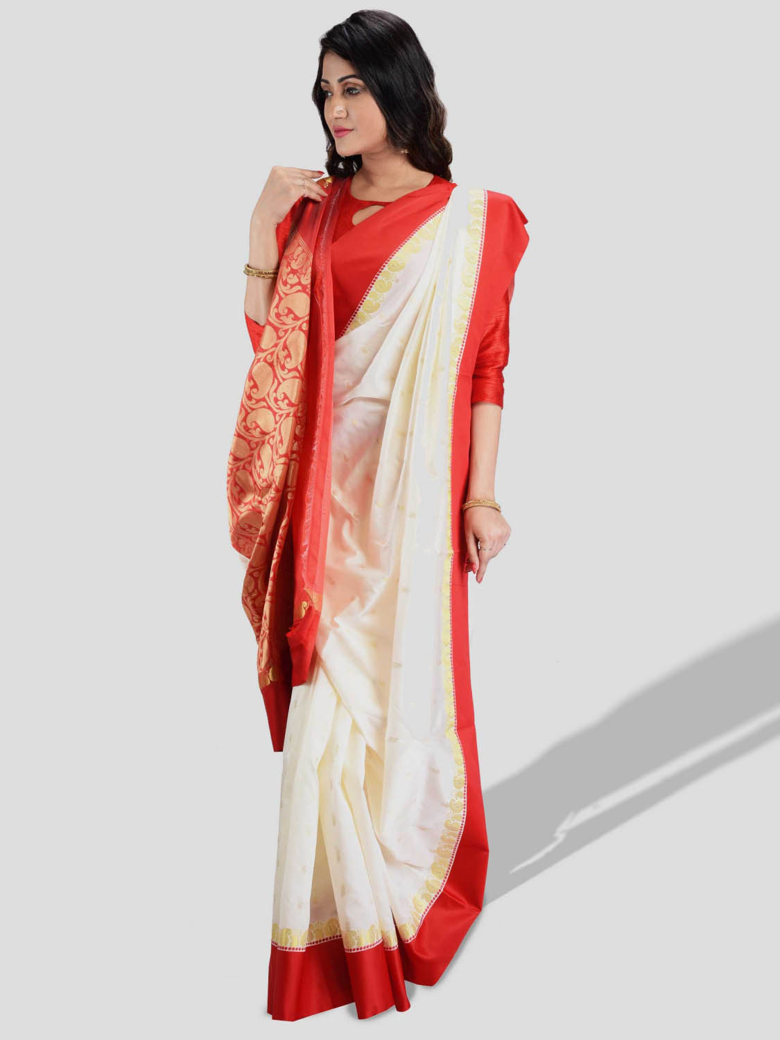 Women`s Bengal Garad Silk Saree Fine Smooth Garad Silk Saree With Blouse Pcs. Handmade Exclusive Flower with Kalka with Whole Body Design (White and Red)